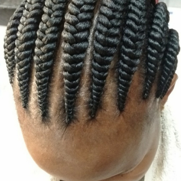 Bandika Lines/ pre braided Ghanaian braids - Picture 2 of 6